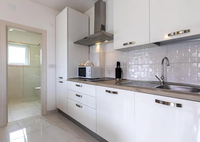 Maja And Sanja * Baška