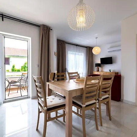 Maja And Sanja Apartman Baška