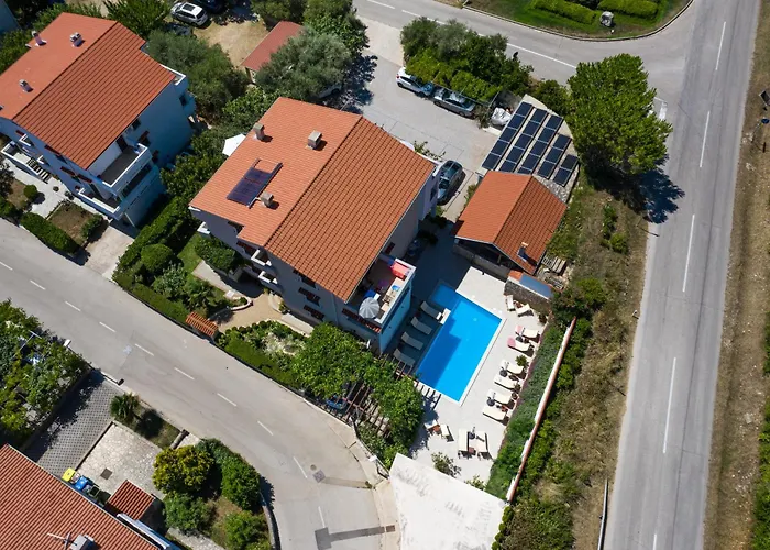 Maja And Sanja باشْكا