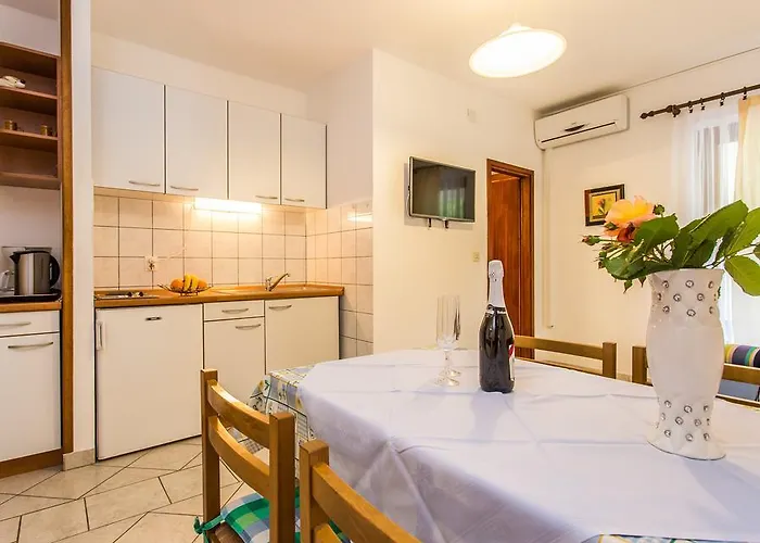 Maja And Sanja باشْكا